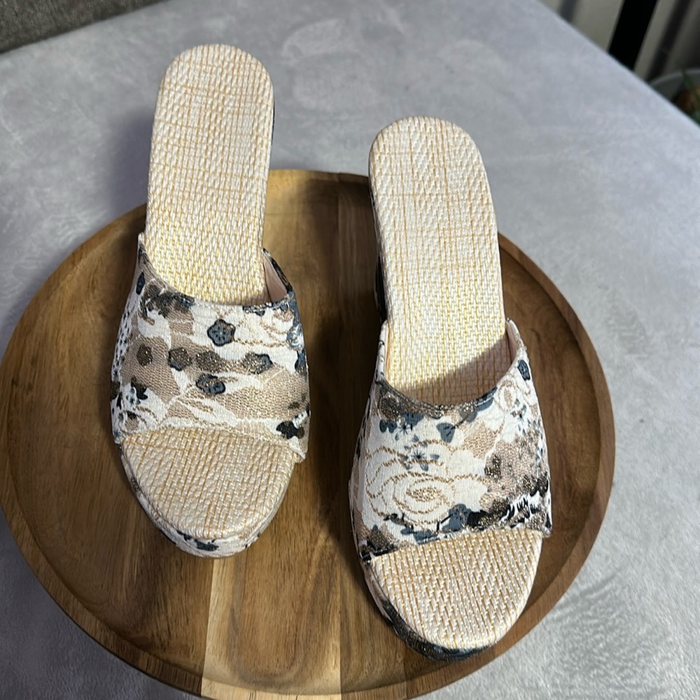 Women’s floral wedge sandals